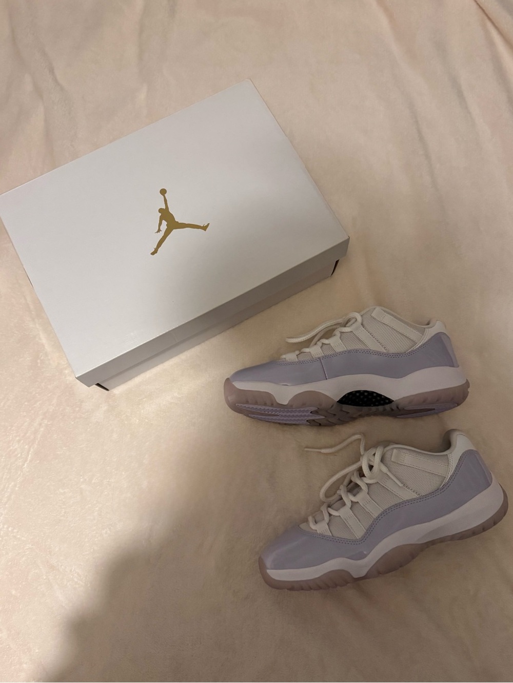 Jordan Low Top Sneakers - White & Light Lavender